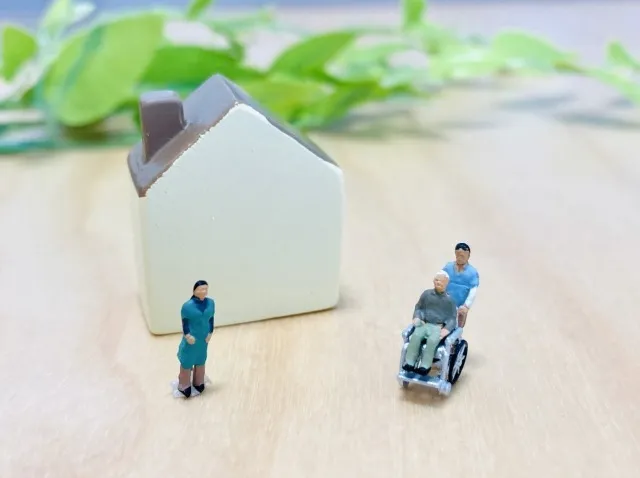 老人ホーム退去時の遺品整理どうする?費用相場と手順を徹底解説